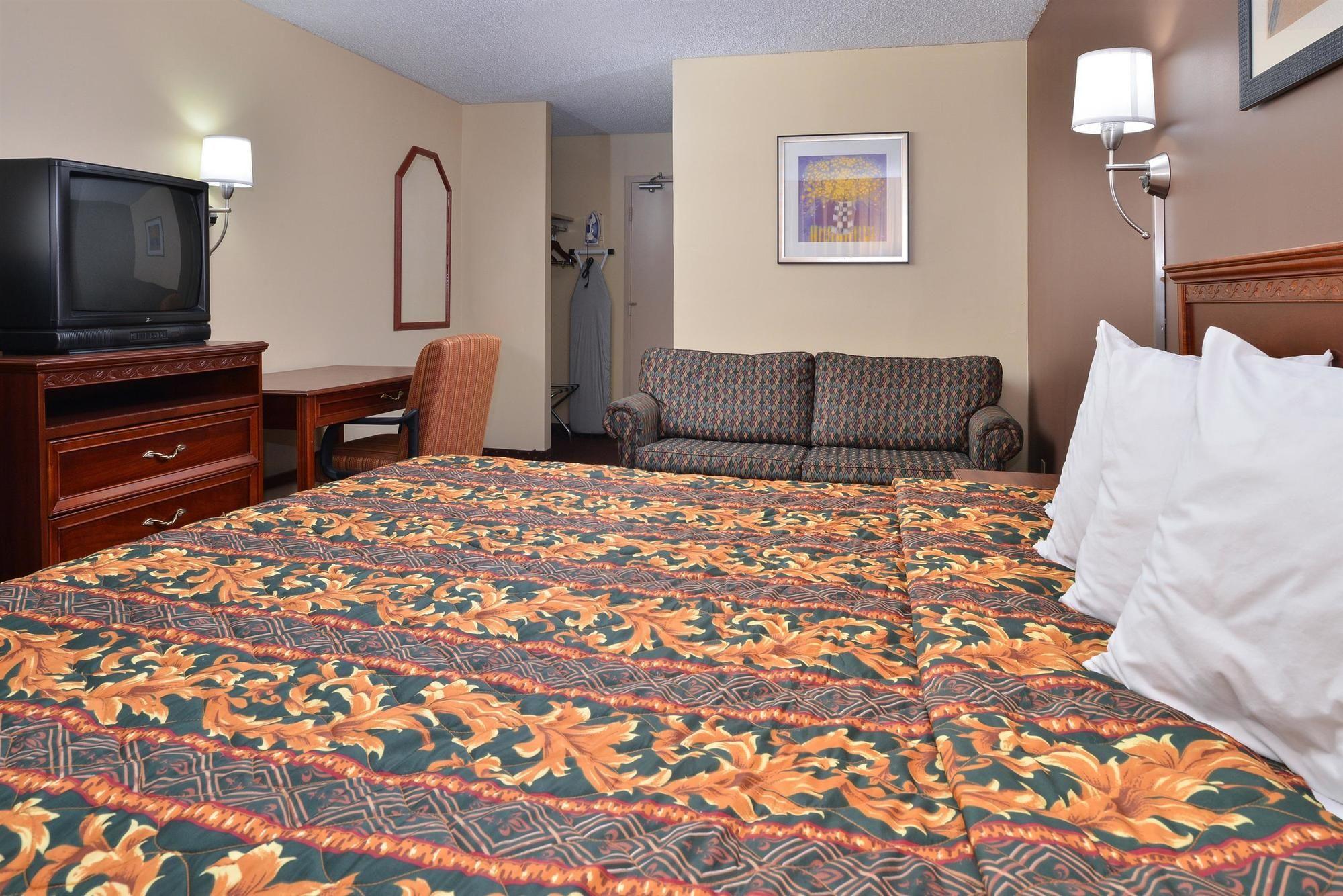 Americas Best Value Inn Tulsa I-44 Exterior photo