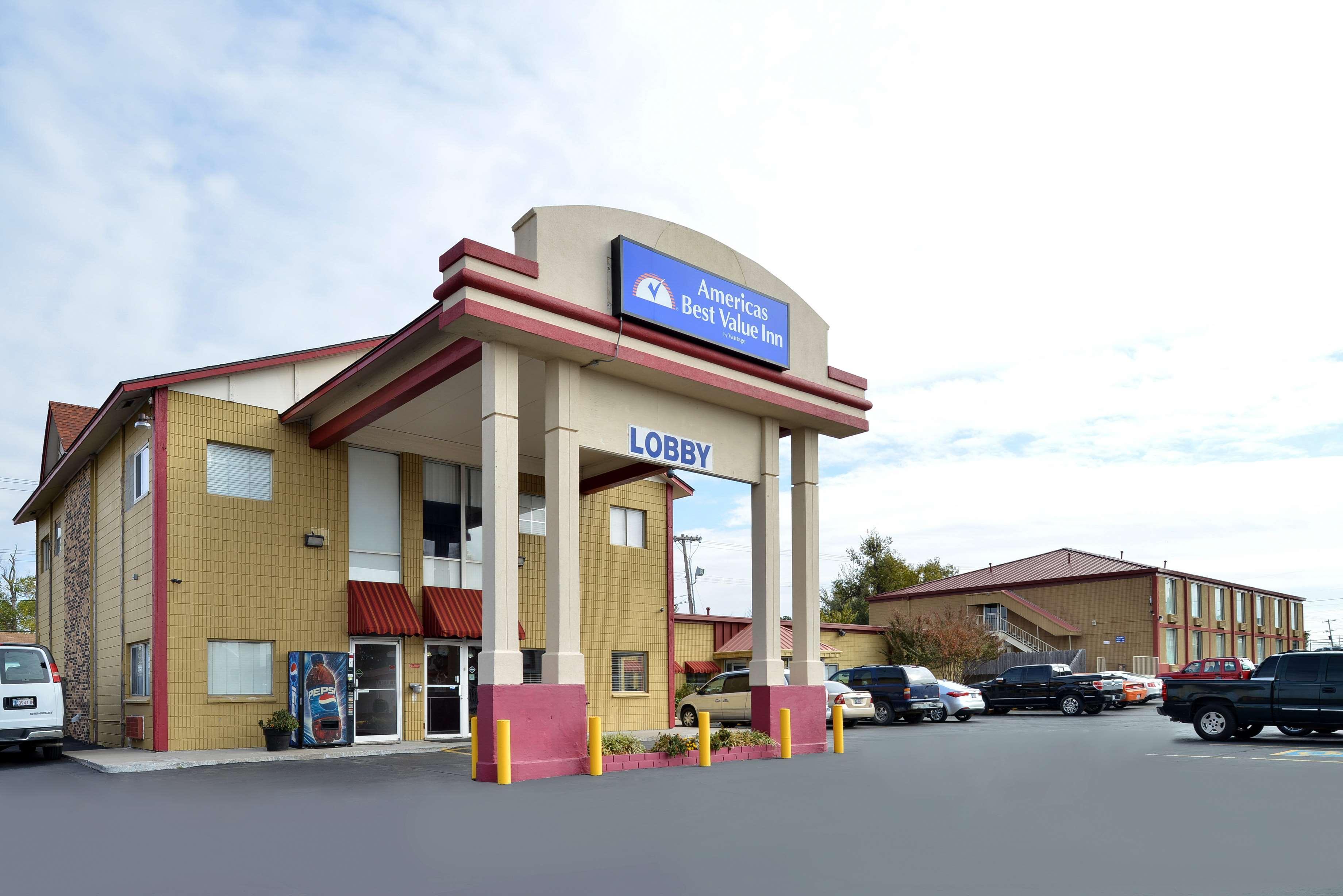 Americas Best Value Inn Tulsa I-44 Exterior photo