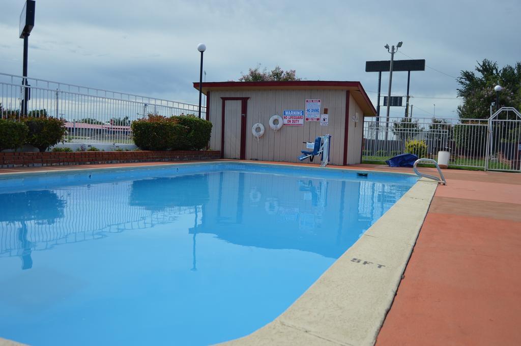 Americas Best Value Inn Tulsa I-44 Exterior photo