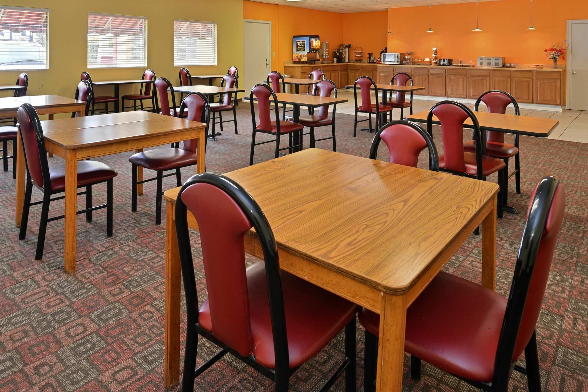 Americas Best Value Inn Tulsa I-44 Exterior photo