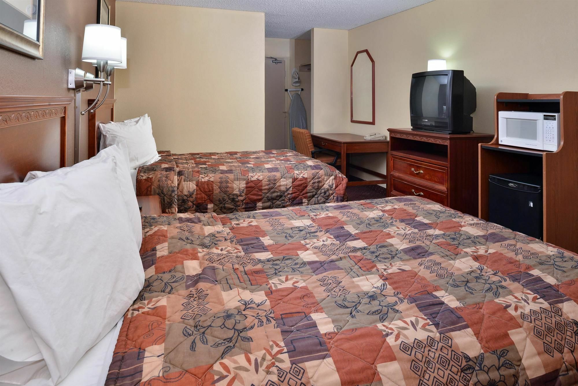 Americas Best Value Inn Tulsa I-44 Exterior photo