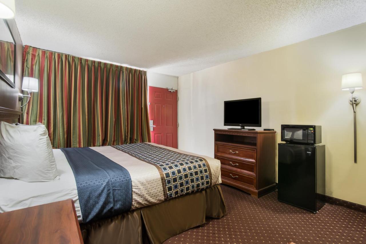 Americas Best Value Inn Tulsa I-44 Exterior photo